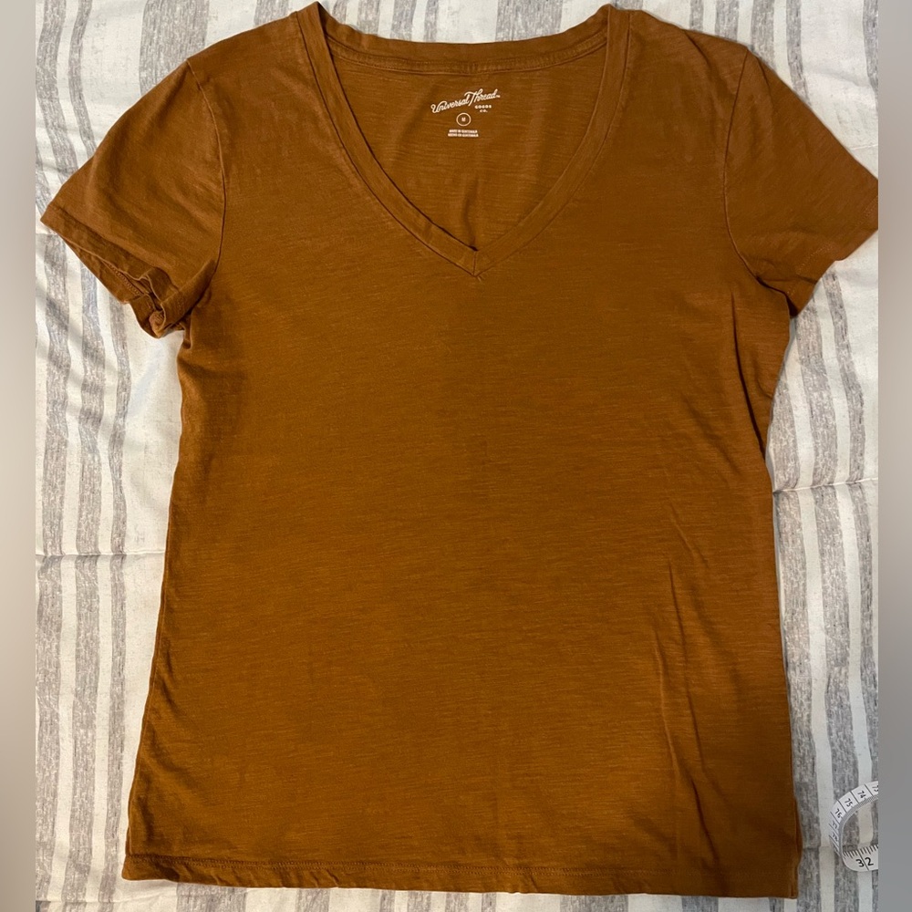 Ladies v-neck top in brown/mustard color